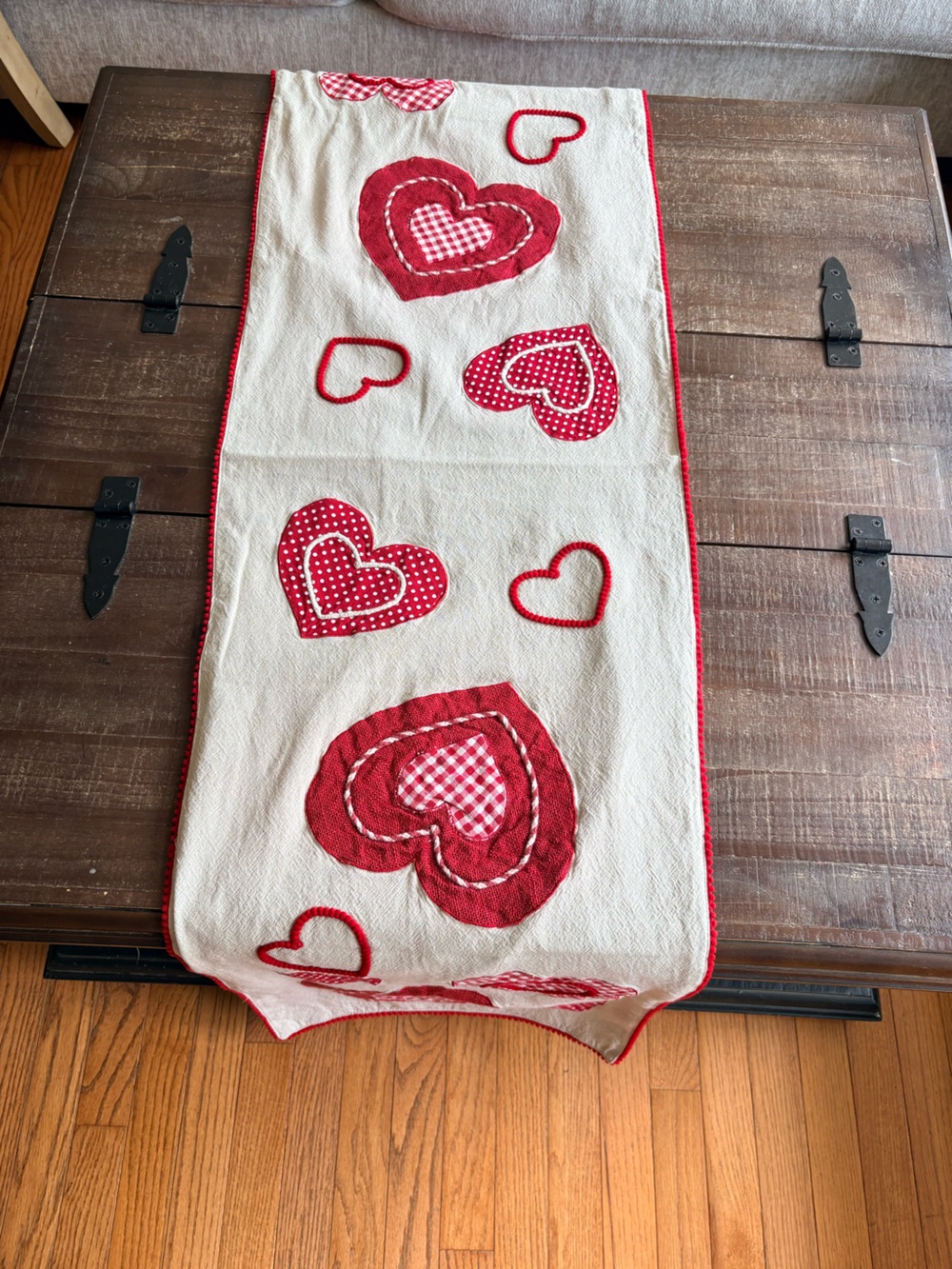 Red Heart Appliqué Table Runner - Home Dining